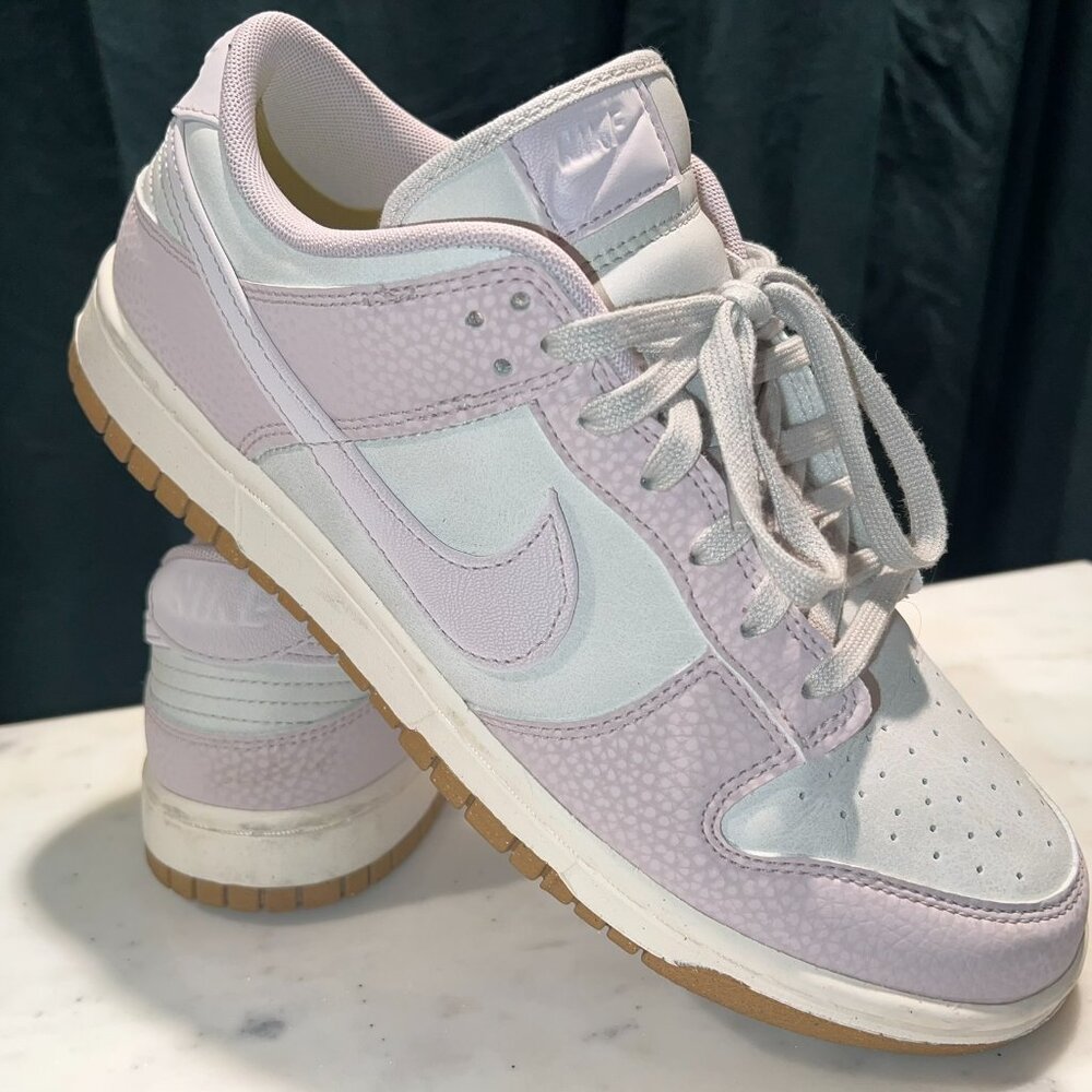 Nike Dunk Low Premium Next Nature
Light Bone/Gum Lt Brown/Sail/Platinum Violet